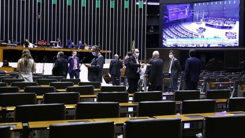 Deputados aprovam MP que protege bancos de volatilidade cambial