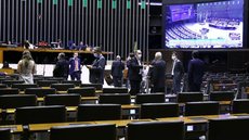 Deputados aprovam MP que protege bancos de volatilidade cambial