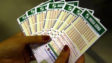 Mega-Sena: dois apostadores acertam 6 dezenas e dividirão R$ 189 mil