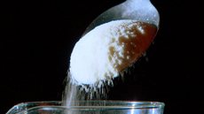 Redução de açúcar nos alimentos é pontual e precisa de complementos, dizem especialistas; veja metas