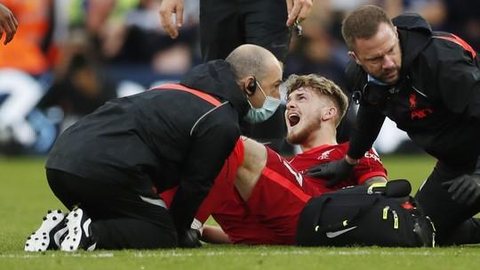 Liverpool confirma fratura em Elliott, que passa por cirurgia e deve voltar no fim da temporada
