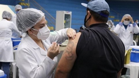 Cidade de SP inicia nesta quarta vacinação contra Covid de pessoas com 56 e 57 anos