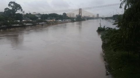 Após fortes chuvas, São Paulo registra pontos de alagamento