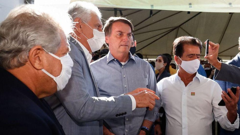 Bolsonaro inaugura hospital de campanha para covid-19 em Águas Lindas