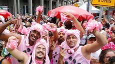 Carnaval de rua reúne 6 milhões de pessoas no Rio