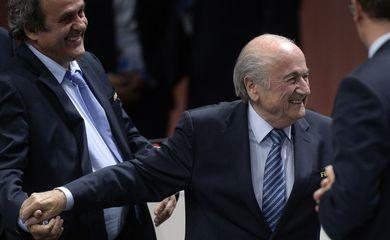 Joseph Blatter e Michel Platini são indiciados na Suíça