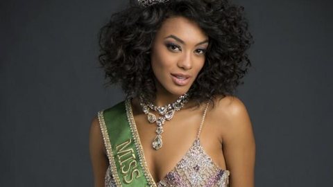 ‘Feliz e confiante’, Raissa Santana vai às Filipinas disputar o Miss Universo