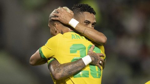 Raphinha diz que criou dúvida para Tite, e Antony festeja gol em estreia: “Dia mais feliz da vida”