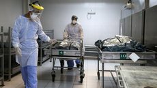 Para cientistas, vacinação sem lockdown pode tornar Brasil uma “fábrica de variantes”