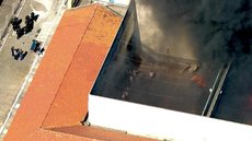 Presos colocam fogo em colchões durante rebelião no Cadeião de Pinheiros