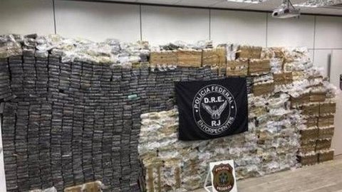 PF apreende 2,5 toneladas de cocaína e prende um PM suspeito na operação