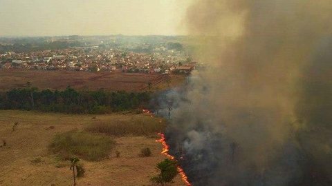 Governo compara períodos diferentes para dizer que Brasil tem menos queimadas