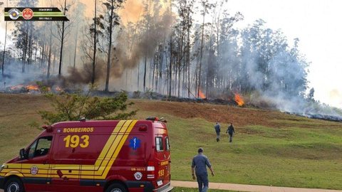 SP: queda de aeronave causa incêndio em Piracicaba