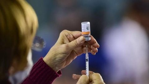 Imagem 4ª dose da vacina contra Covid em adultos acima dos 45 anos começa a ser aplicada na cidade de SP
