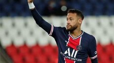 Neymar marca dois gols na vitória do PSG sobre o Angers