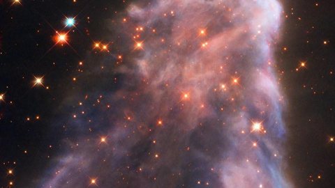 Nasa divulga imagem de nebulosa ‘fantasma’ de constelação