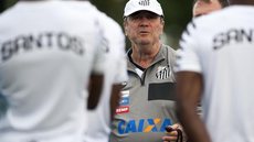 Sem vencer há três jogos, Santos inicia preparativos para decisão na Libertadores