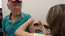 Rede privada recomenda agendamento para vacinação de idosos