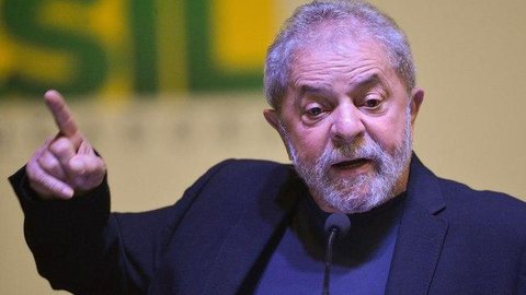 Lula diz que Bolsonaro deveria “tomar sopa” de cloroquina e ser “impichado”