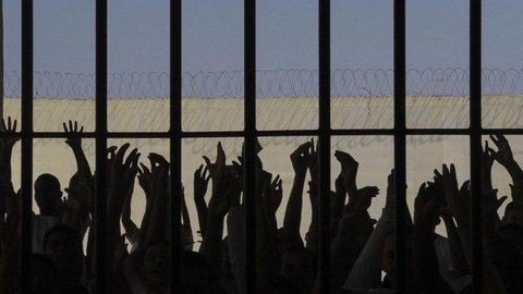 Pandemia: levantamento mostra permanência indevida de presos na cadeia