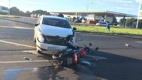 Motociclista fica ferido após ser atingido por carro na BR-153