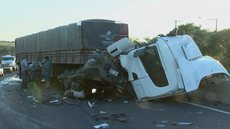 Acidente com caminhão deixa trânsito complicado em rodovia de Rio Preto