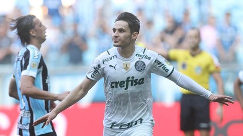 Raphael Veiga segue sem errar pênaltis pelo Palmeiras e faz Grêmio virar sua maior vítima