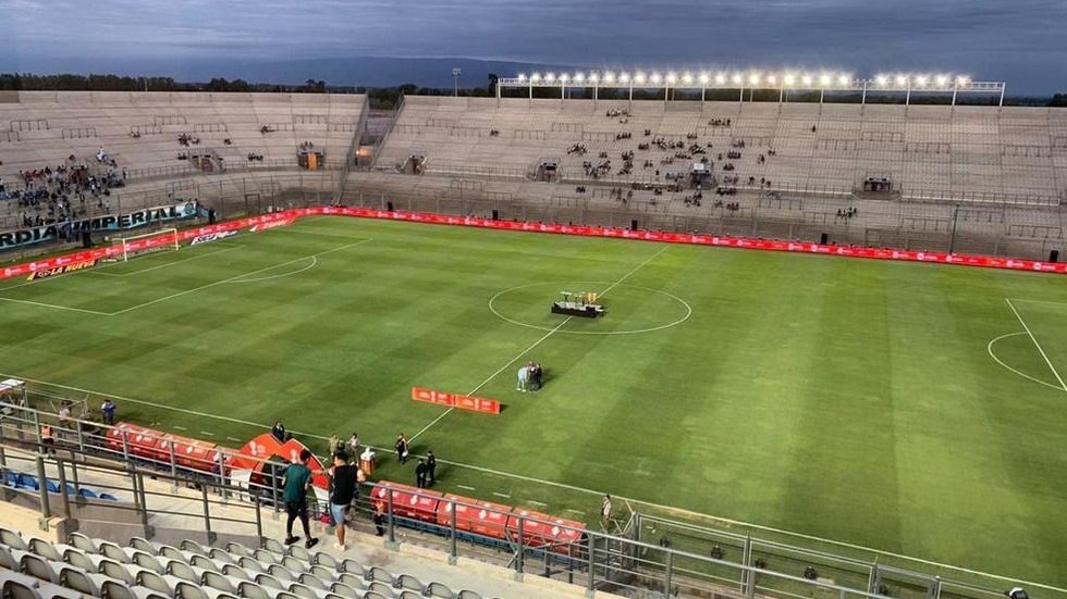 Seleção faz vistoria no Equador e tem elogios e preocupações para jogo no interior da Argentina