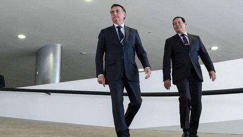 Bolsonaro deve disputar reeleição com outro vice, mas Mourão segue na política
