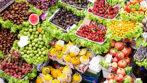 Mercado Municipal de SP multa 10 lojistas após denúncias de ‘golpe da fruta’