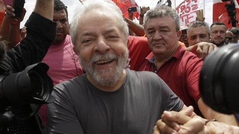 BENEFÍCIO – Defesa deve pedir hoje liberdade do ex-presidente Lula