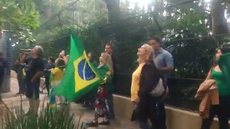 Dupla bolsonarista que protestou em frente à casa de ministro do STF é presa