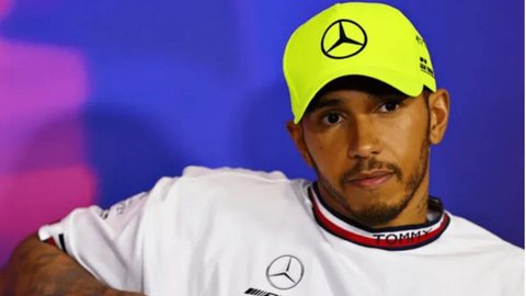 Imagem Hamilton elogia Leclerc e alfineta Verstappen por batida