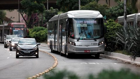 Passagem de ônibus a R$ 4,30 começa a valer na segunda em SP