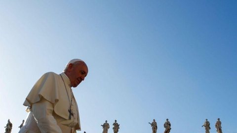 Papa faz defesa do meio ambiente e lembra música de Roberto Carlos