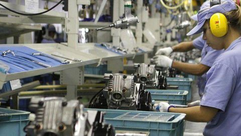 Produção industrial cresce 0,5% de janeiro para fevereiro