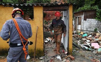 Aumenta para 40 os mortos na Baixada Santista