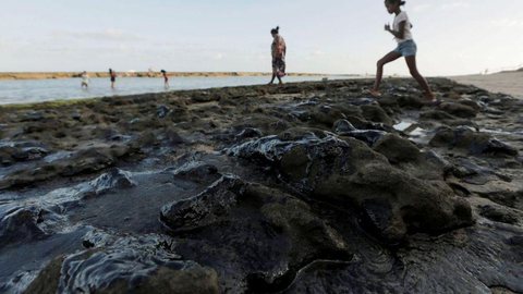 Capes divulga projetos selecionados para pesquisa sobre óleo em praias
