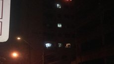 Incêndio atinge apartamento no 6º andar de prédio na área central de Bauru