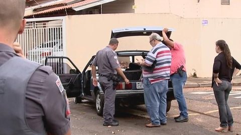 Homem é morto com um tiro dentro de carro em avenida de Rio Preto