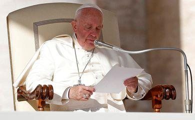 Papa agradece jornalistas por ajudarem a mostrar escândalos na Igreja