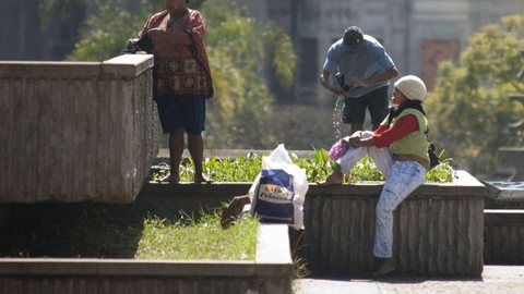 Urbanistas lançam cartilha sobre covid-19 para moradores de rua