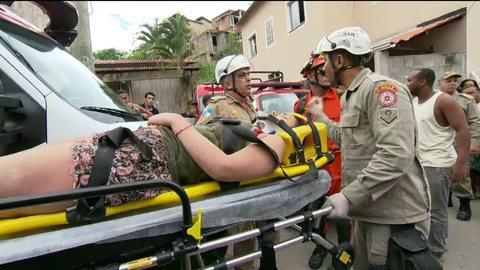 Duas pessoas morrem em deslizamento em Niterói, RJ