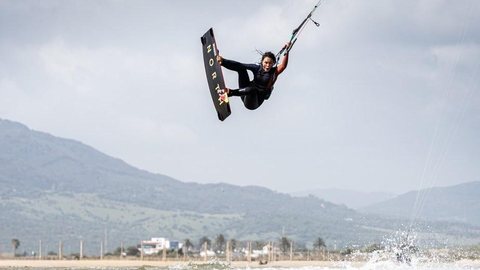 Do sonho de menina ao campeonato mundial: Bruna Kajiya, a brasileira referência no kitesurfe