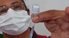 Cidade de SP aplica nesta terça dose de reforço contra Covid em idosos acima de 70 anos