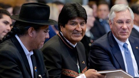 Evo Morales convoca novas eleições presidenciais na Bolívia