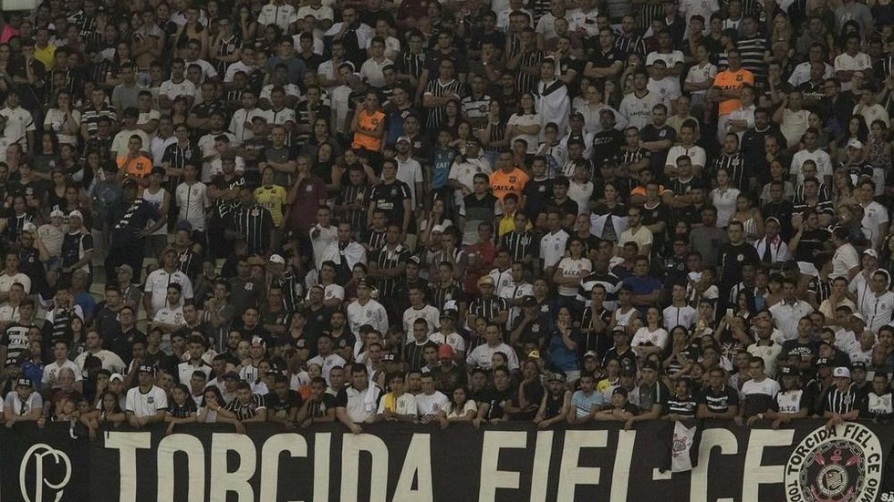 Corinthians vira lanterna no Campeonato Paulista