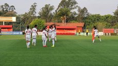 São Paulo atropela e Santos mantém ponta no Brasileiro Feminino
