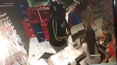 Criminosos rendem funcionários e assaltam mercado em Valentim Gentil