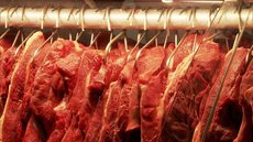 EUA suspendem importação de carne bovina fresca do Brasil